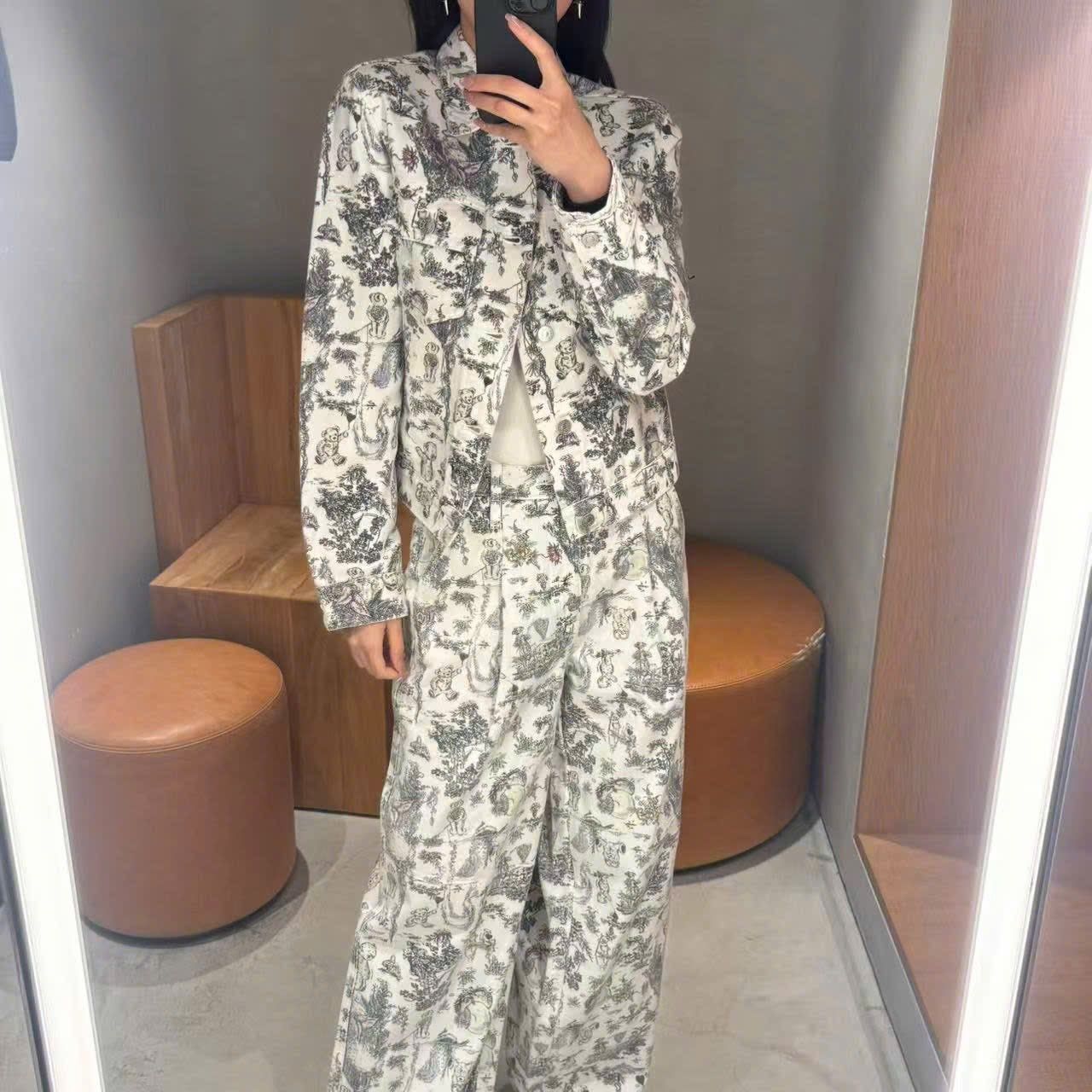  Quần jean trắng họa tiết gấu 