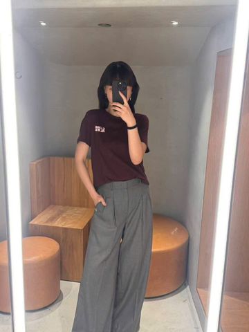  Quần vải ghi ống rộng logo nhỏ 