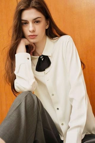  1.Sơ mi trắng - nơ cổ 