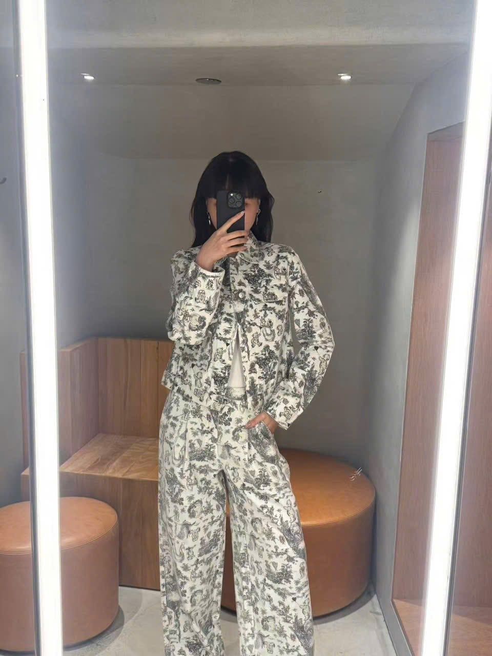  Quần jean trắng họa tiết gấu 