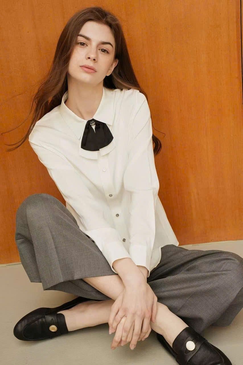  1.Sơ mi trắng - nơ cổ 