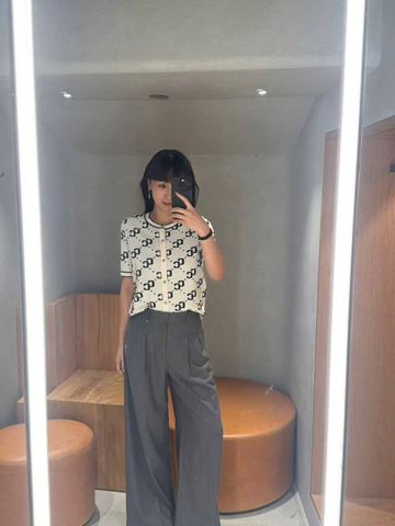  Quần vải ghi ống rộng logo nhỏ 