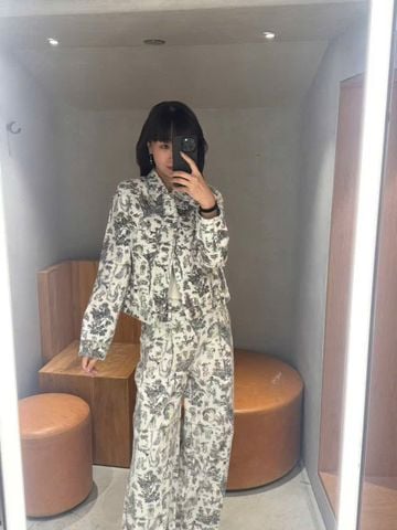  Quần jean trắng họa tiết gấu 