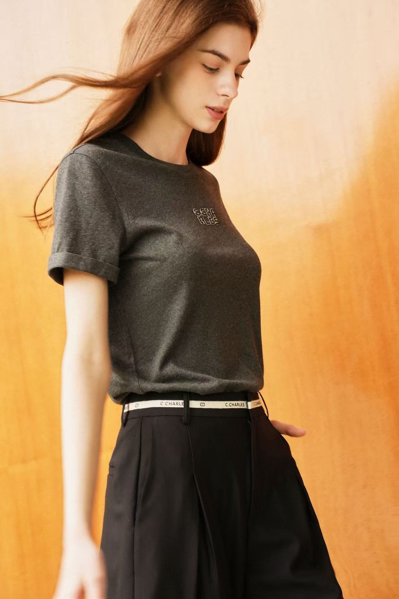  Áo phông xám chữ đính đá ngực 