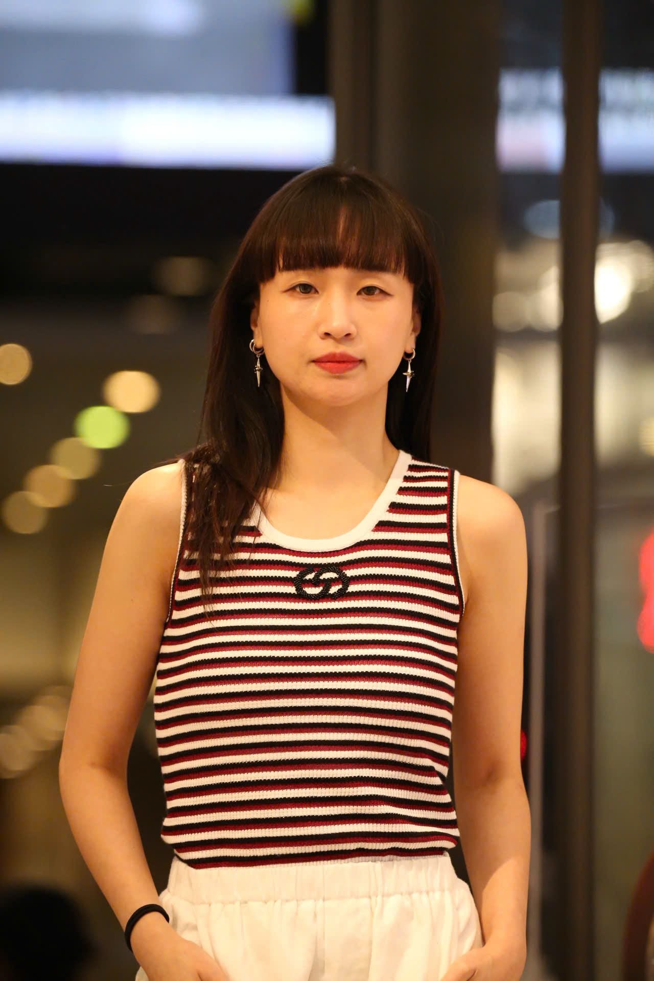  Áo tanktop kẻ đỏ đen 
