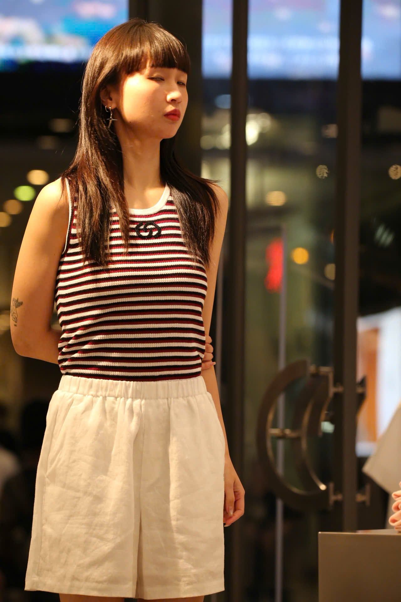  Áo tanktop kẻ đỏ đen 