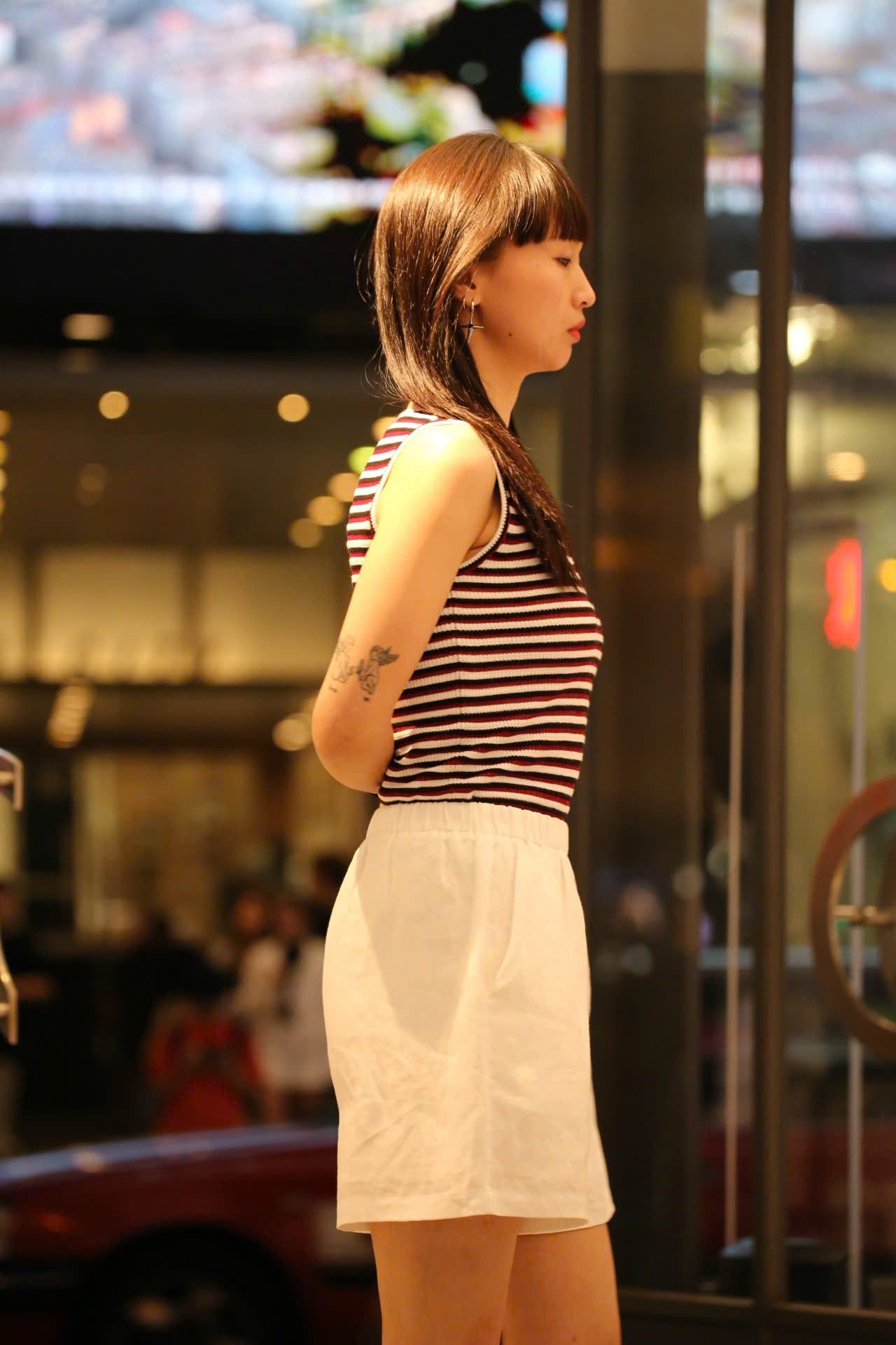  Áo tanktop kẻ đỏ đen 