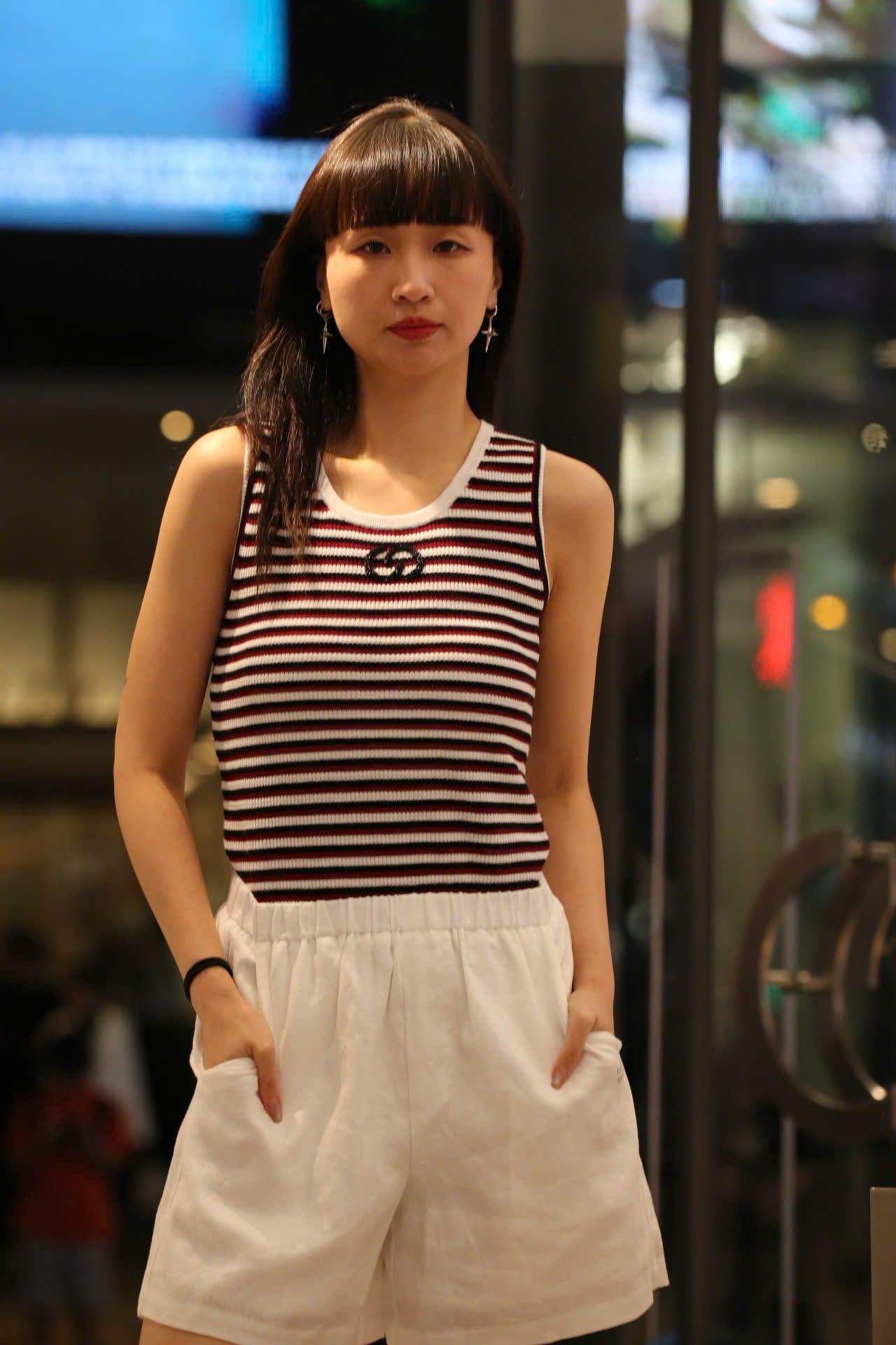  Áo tanktop kẻ đỏ đen 