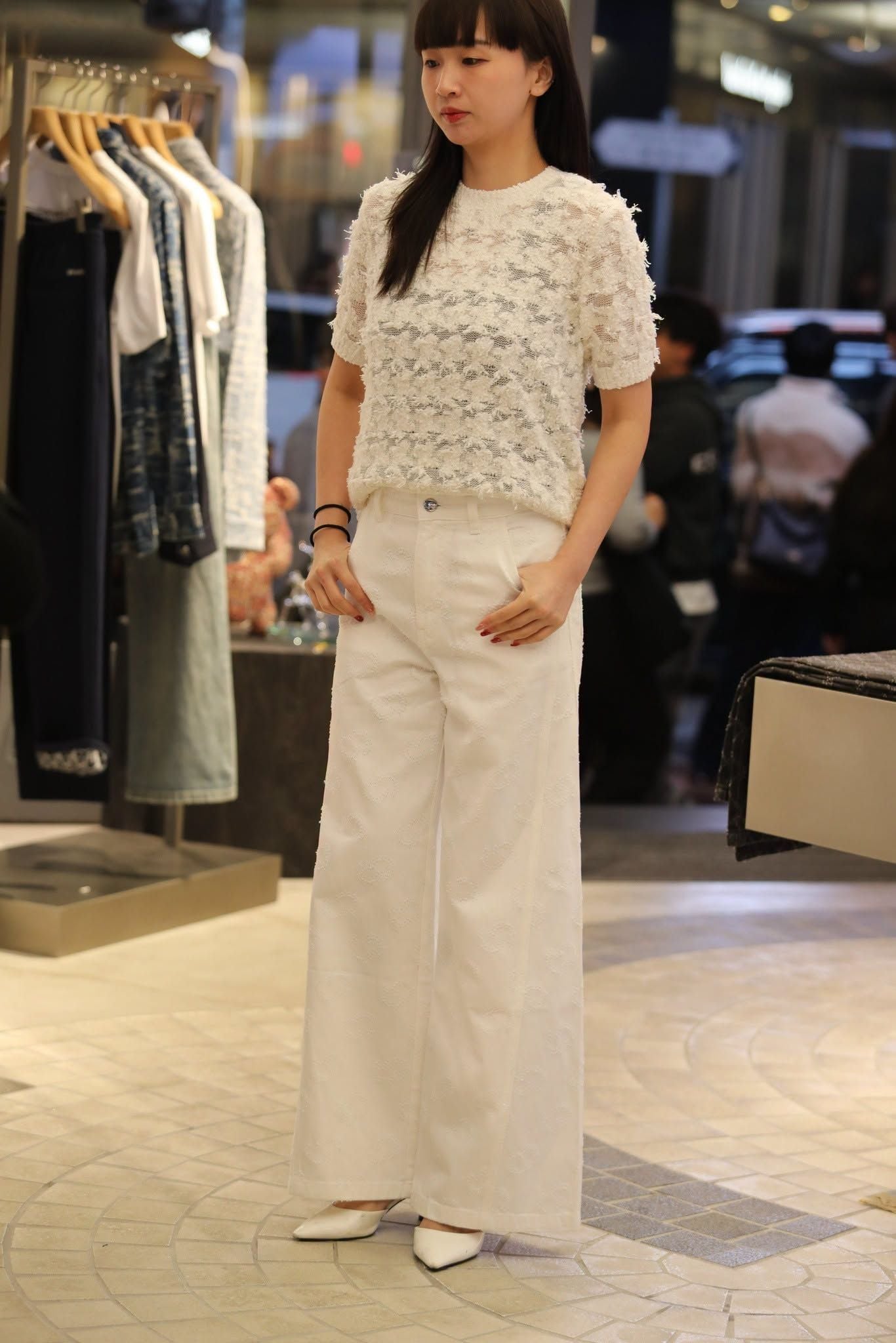  Áo trắng xù ngắn tay 