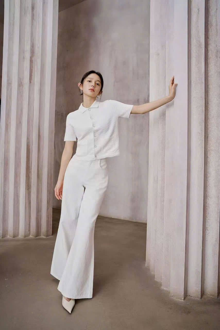  1.Áo CDG ngắn tay trắng Monogram, 2 túi trước 