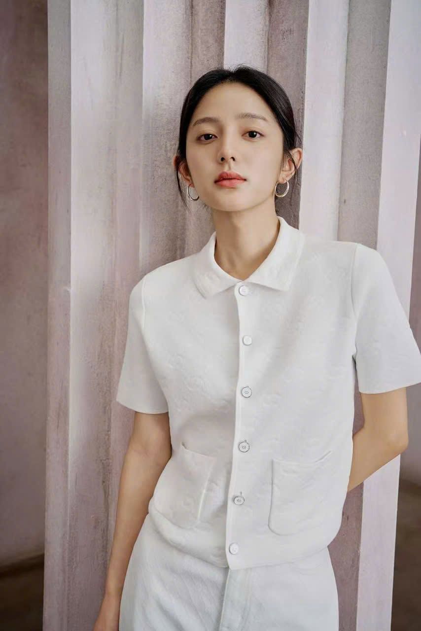  1.Áo CDG ngắn tay trắng Monogram, 2 túi trước 