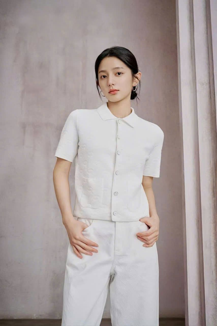  1.Áo CDG ngắn tay trắng Monogram, 2 túi trước 