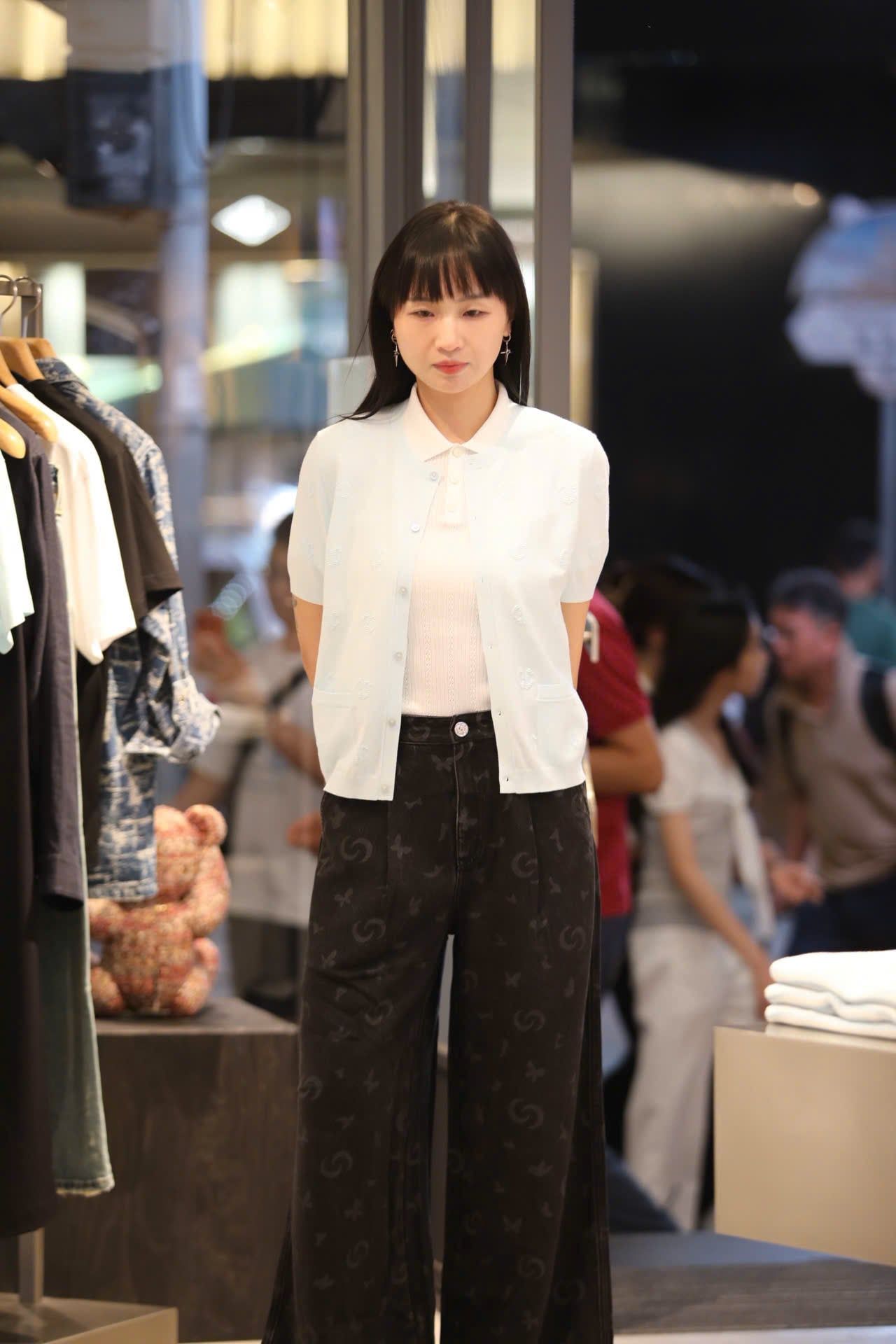  1.Quần jean Giấy đen - hoạ tiết 