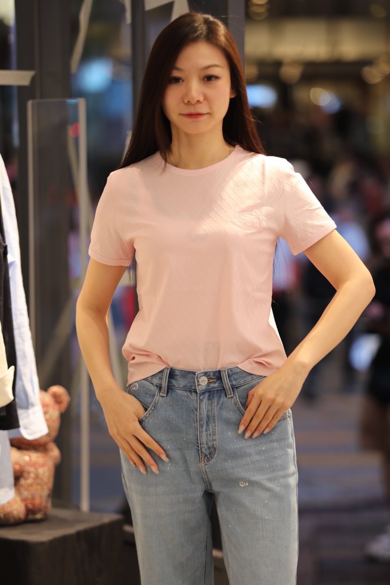  Jean xanh nhạt đính đá vẩy 