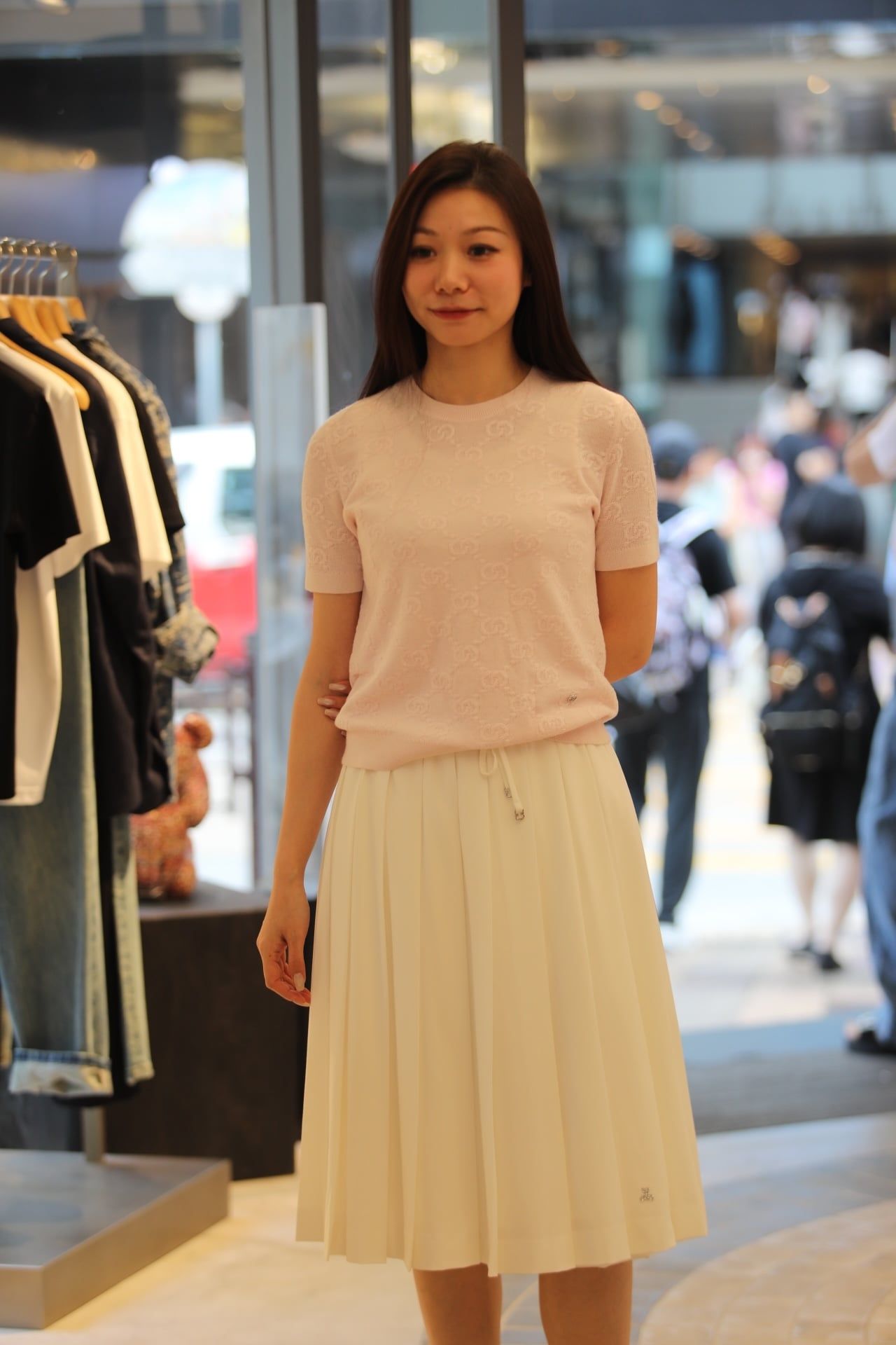  Áo ngắn tay Monogram, cổ tròn hồng pastel 