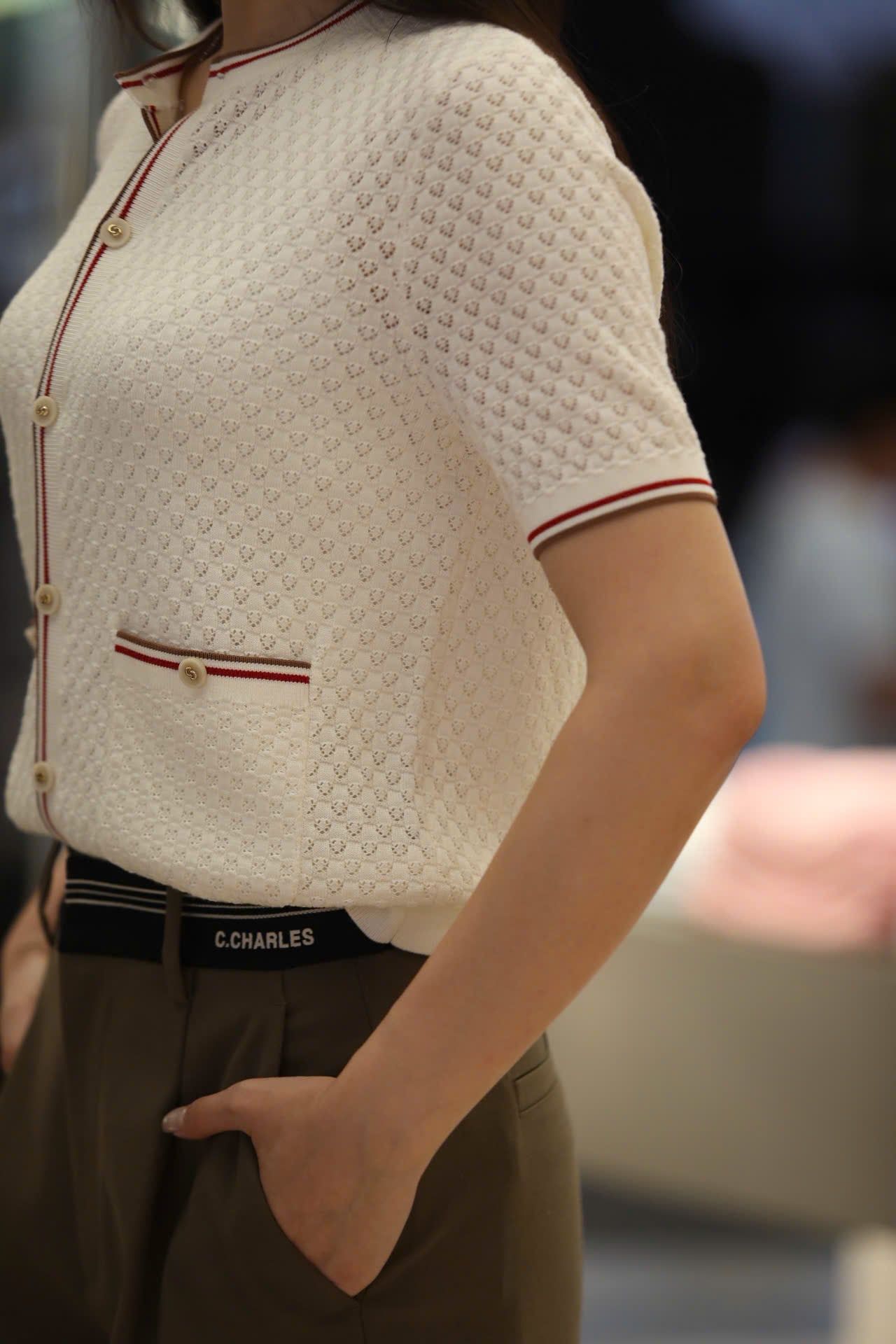  Áo CDG ngắn tay kem viền đỏ Burgundy 