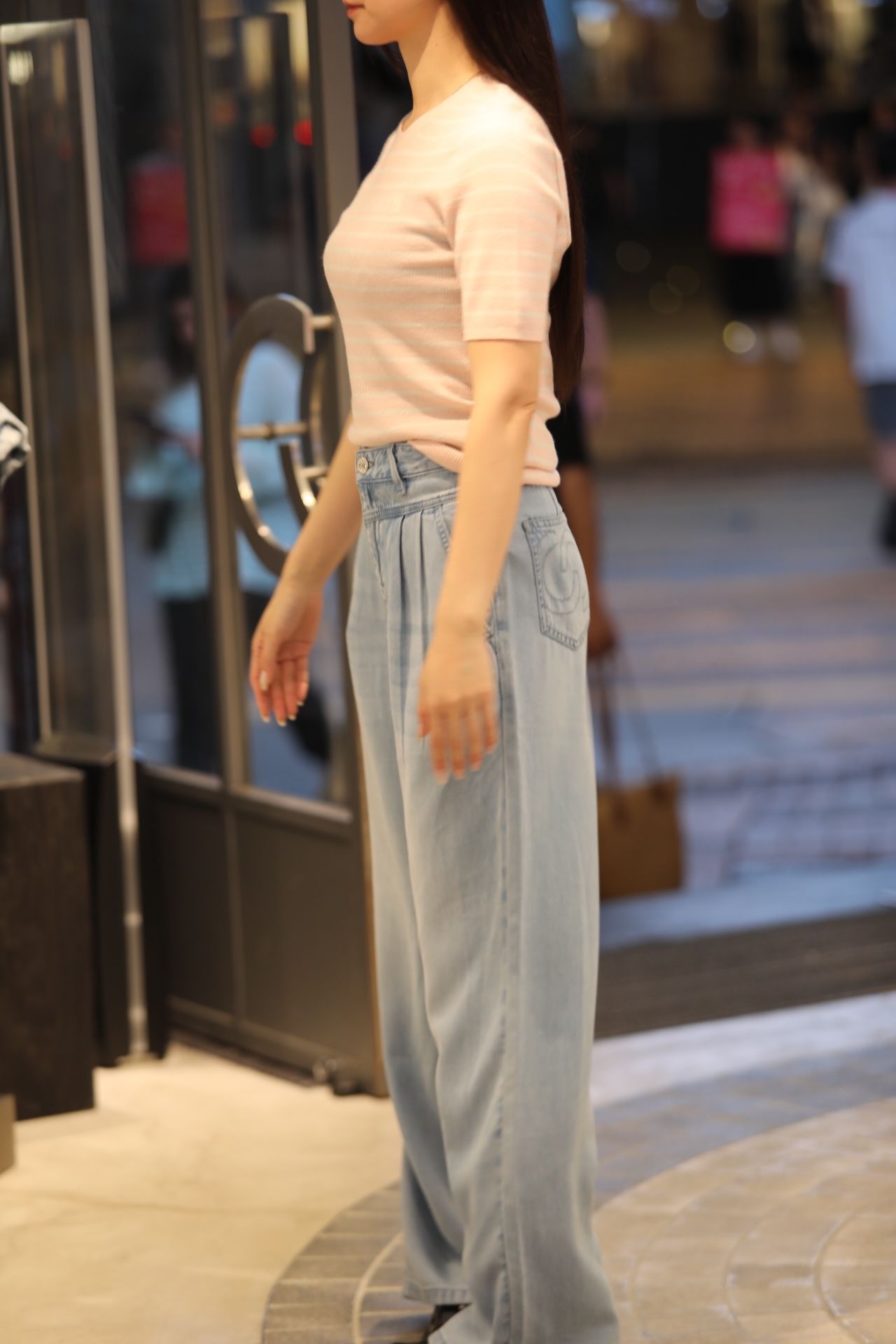  Quần jean giấy xanh logo tròn túi sau 