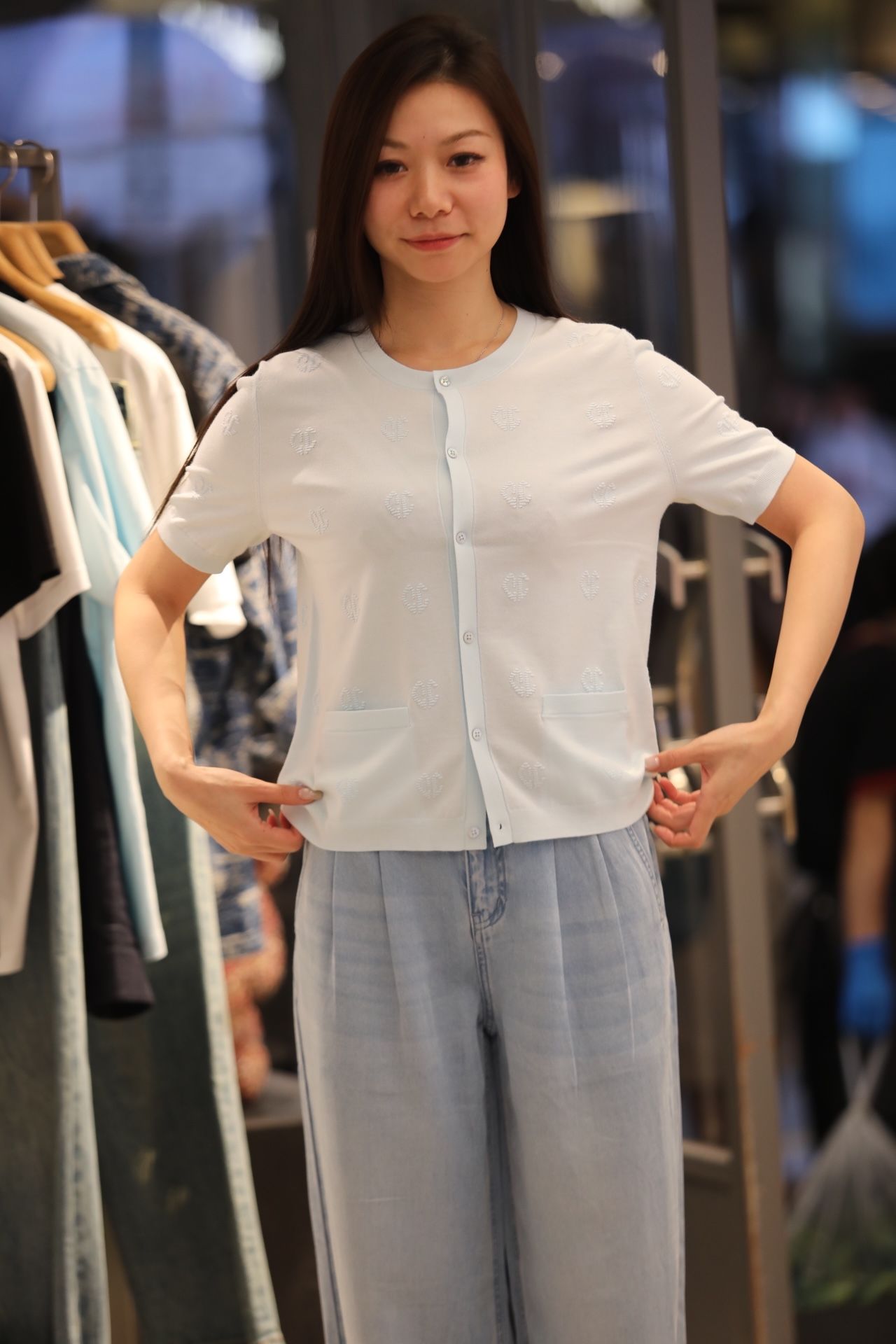  Quần jean giấy xanh logo tròn túi sau 