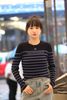  Áo len dài tay đen kẻ ngang xanh - ngôi sao giữa 