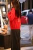  Áo khoác đỏ kéo khóa có mũ ngựa trắng sau lưng 