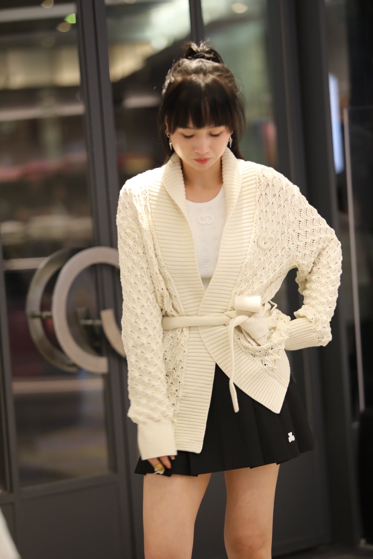  Áo choàng trắng lưới thắt dây 