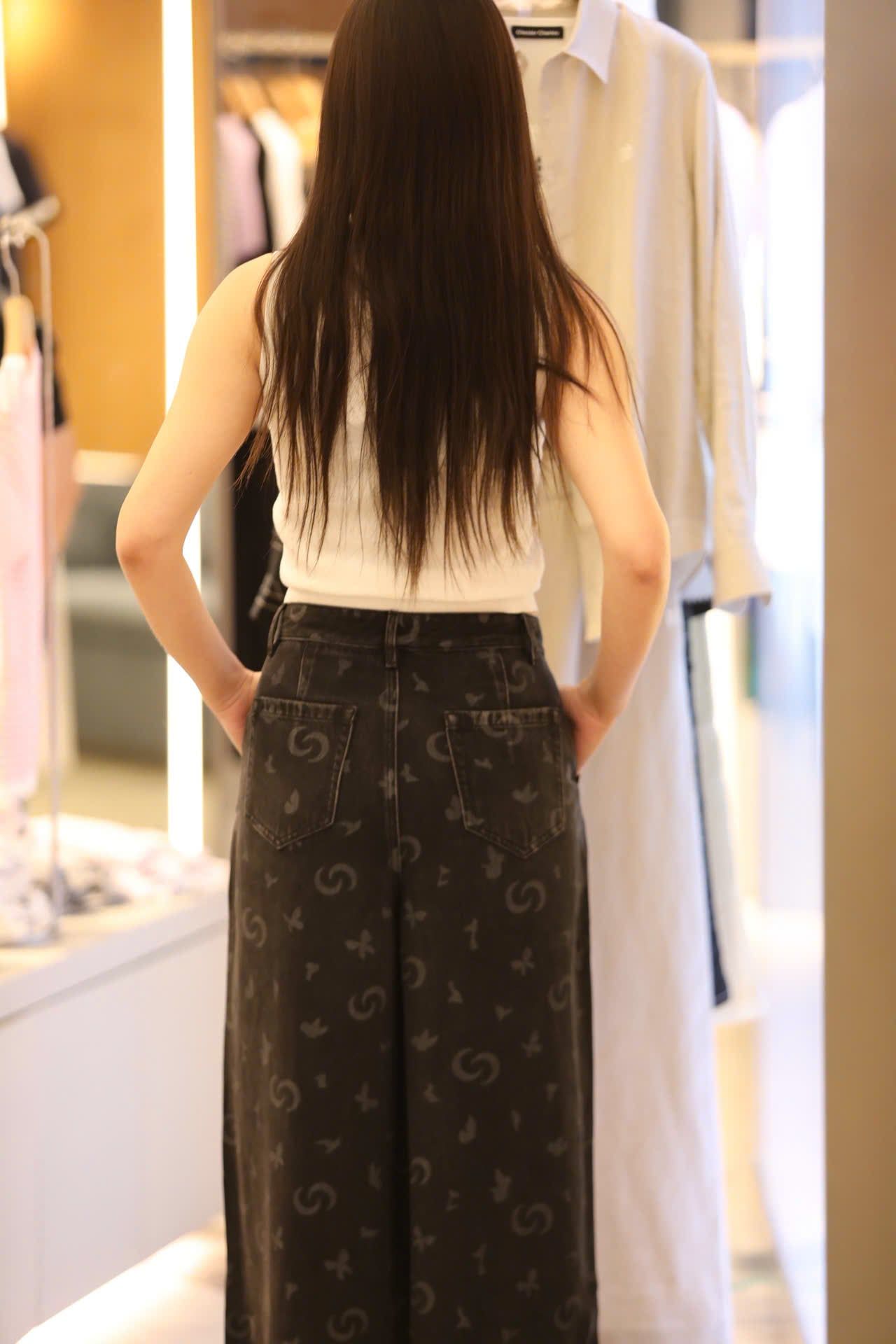  1.Quần jean Giấy đen - hoạ tiết 