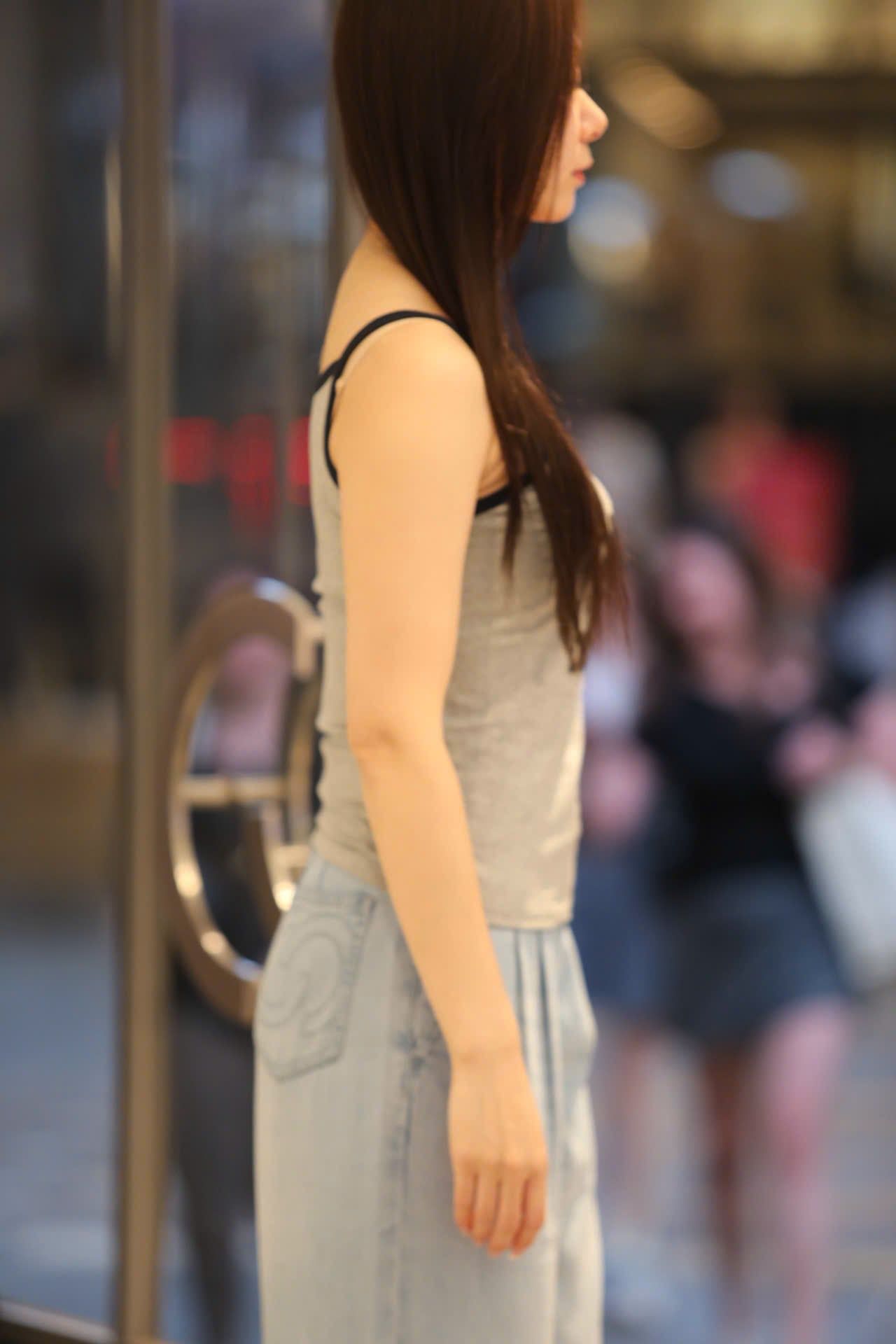  Áo Tanktop Xám viền đen Logo CC 