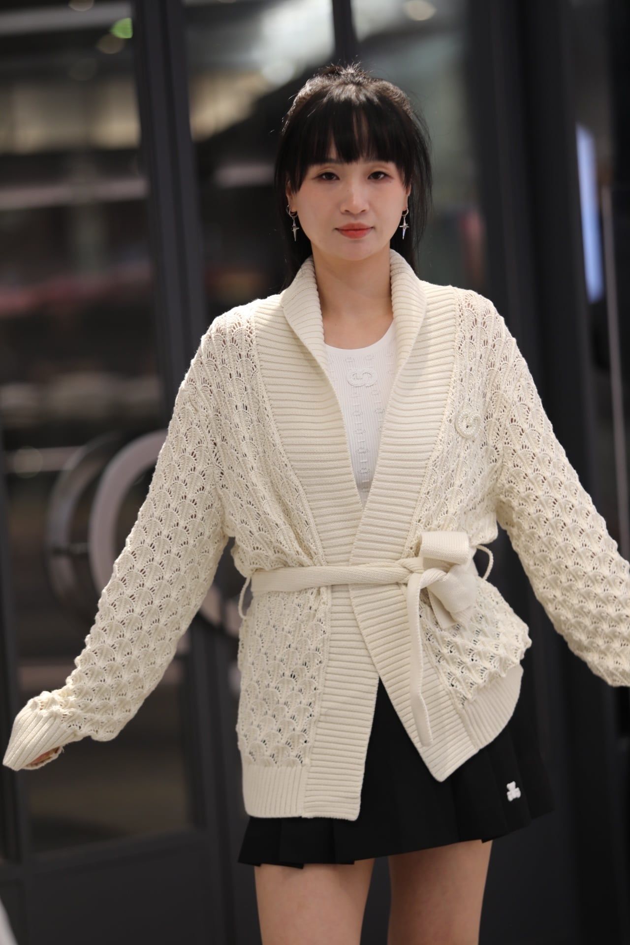  Áo choàng trắng lưới thắt dây 