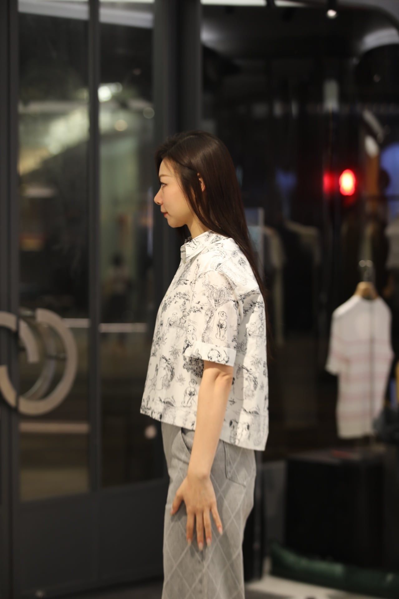  3.Áo sơ mi ngắn tay họa tiết ( sét) 