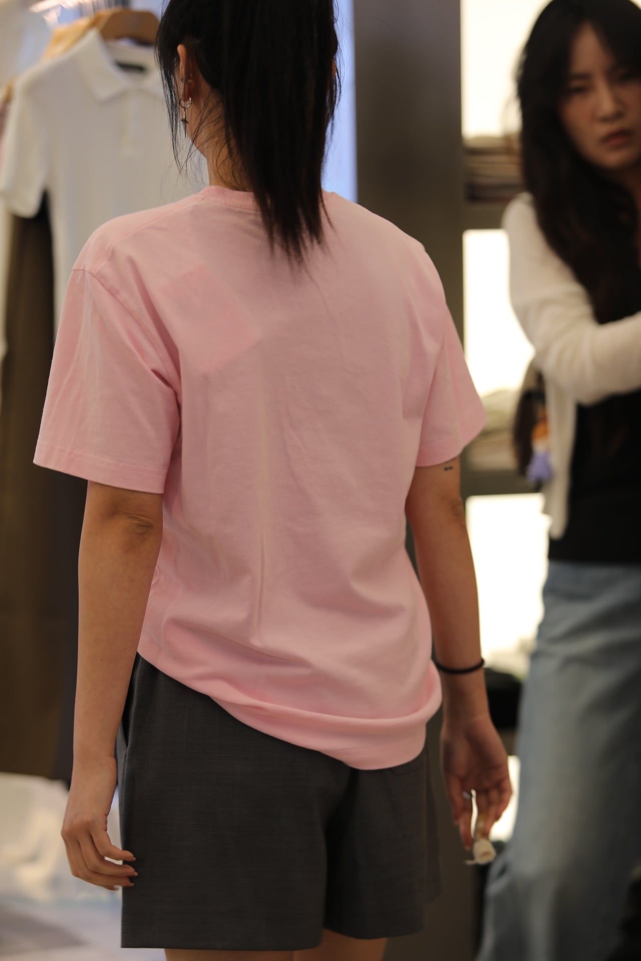  Quần sooc vải xám, cạp chun đen chữ CC 