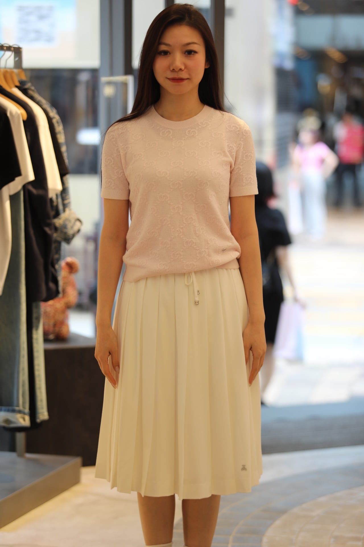  Áo ngắn tay Monogram, cổ tròn hồng pastel 