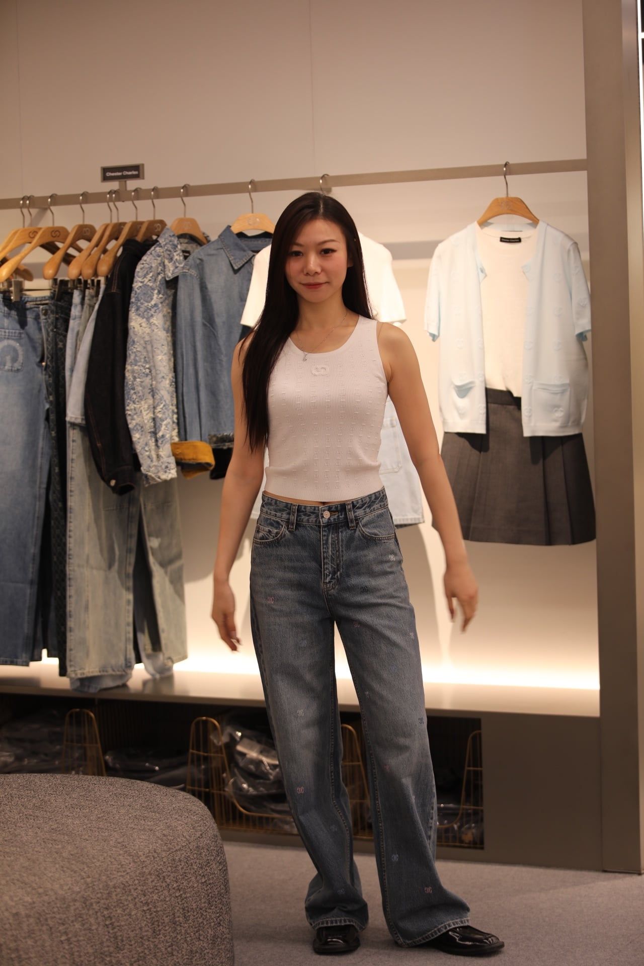  Áo tanktop trắng logo chìm 