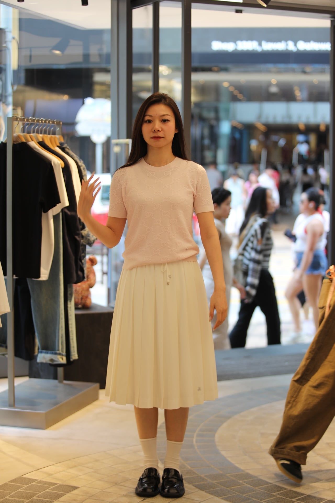  Áo ngắn tay Monogram, cổ tròn hồng pastel 