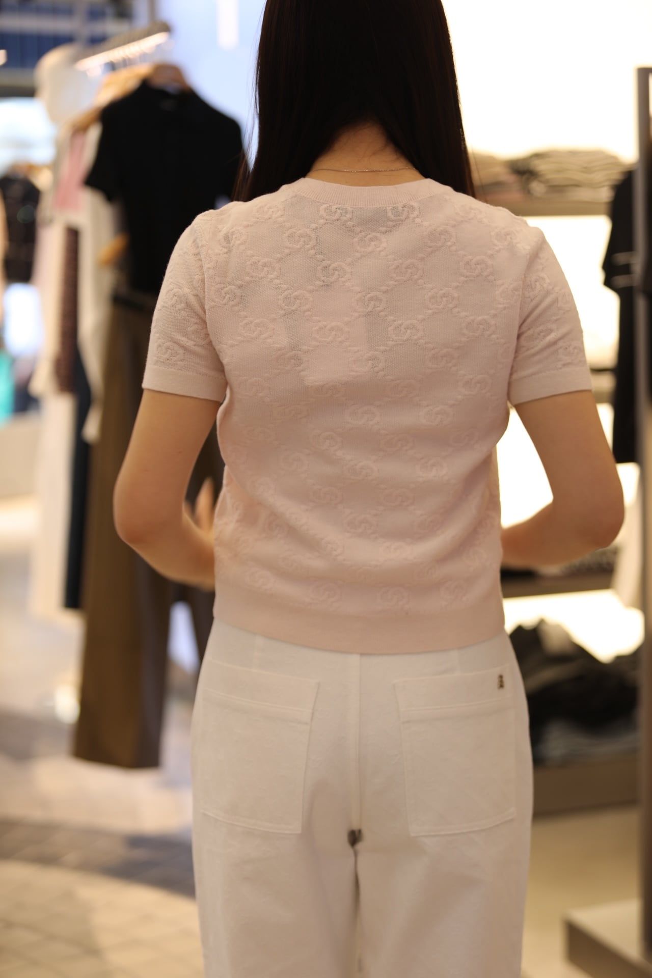  Áo ngắn tay Monogram, cổ tròn hồng pastel 