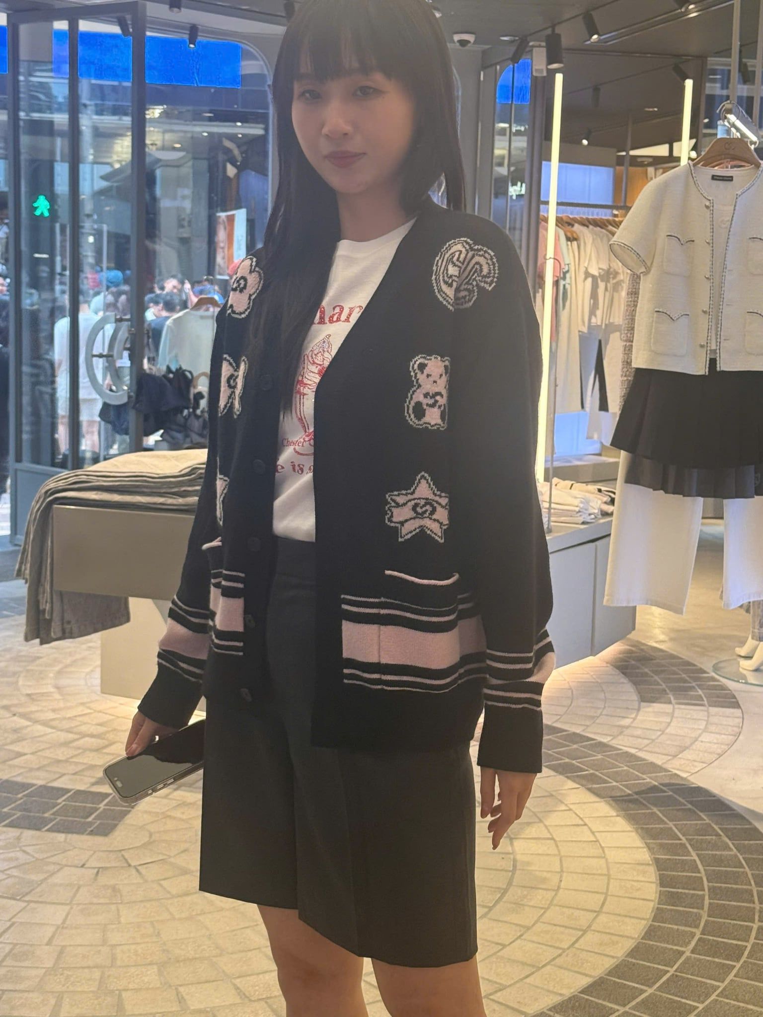  Áo CDG đen cổ V logo thêu nổi 