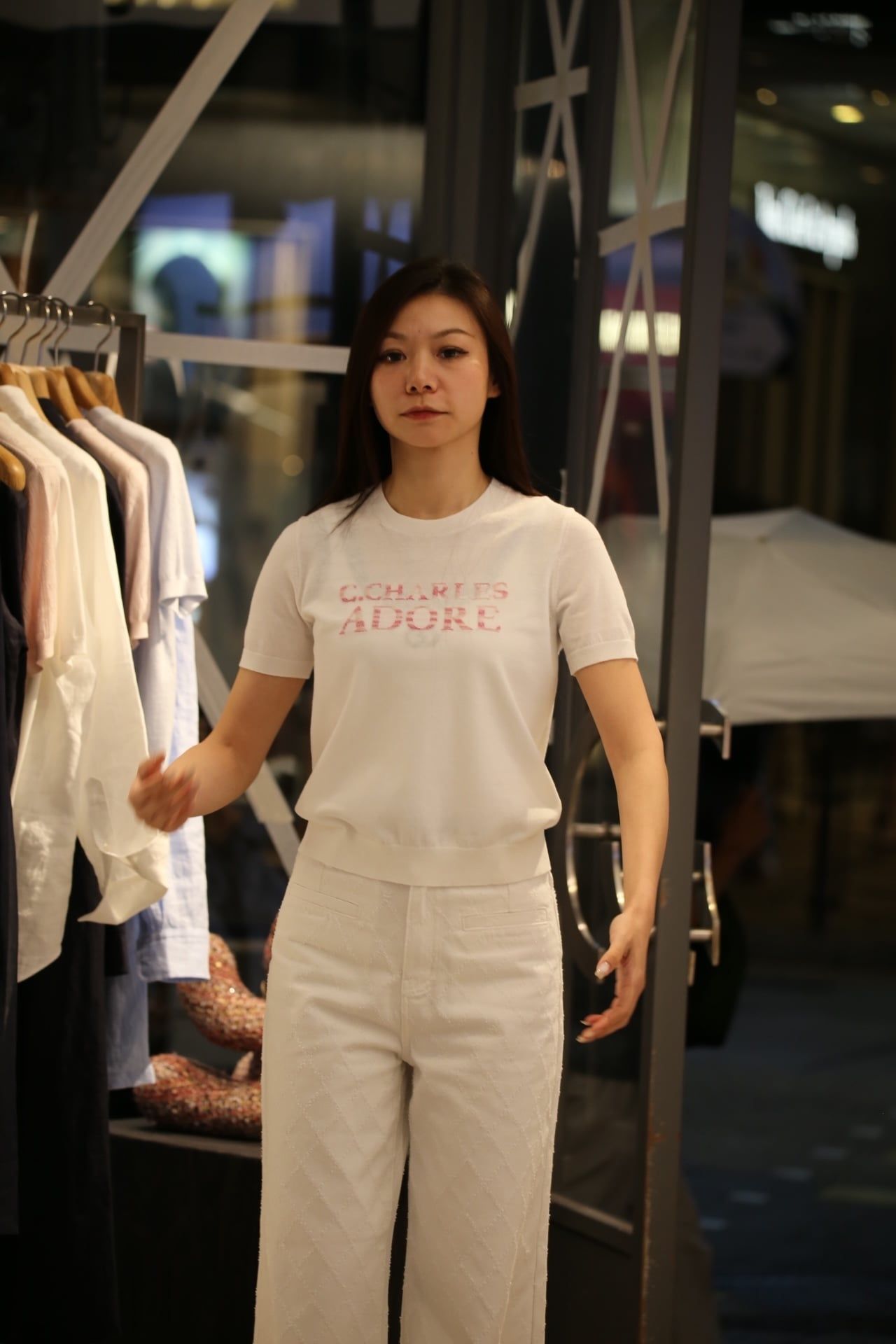  Áo dệt kim trắng chữ hồng ADORE 