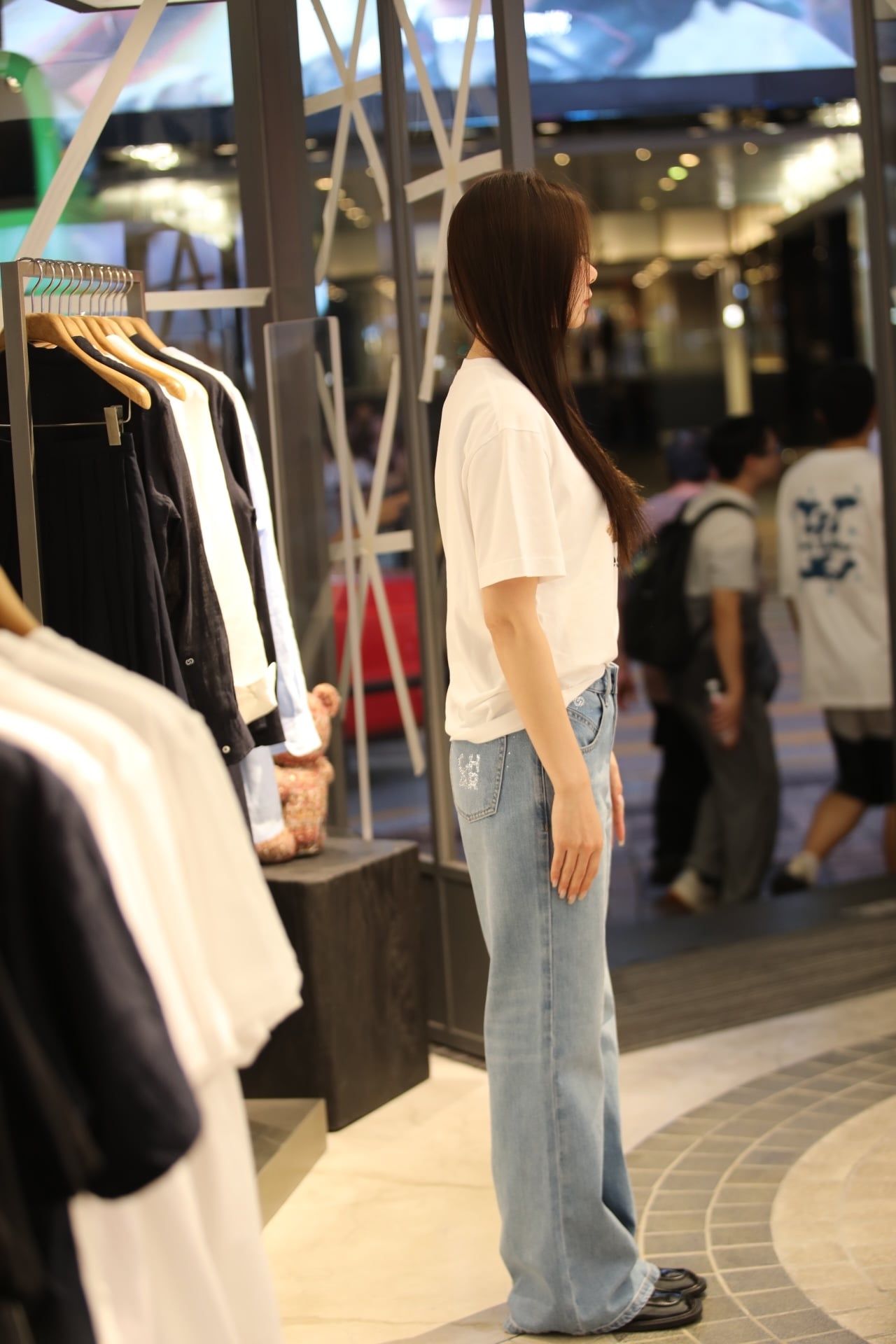  Jean xanh nhạt đính đá vẩy 