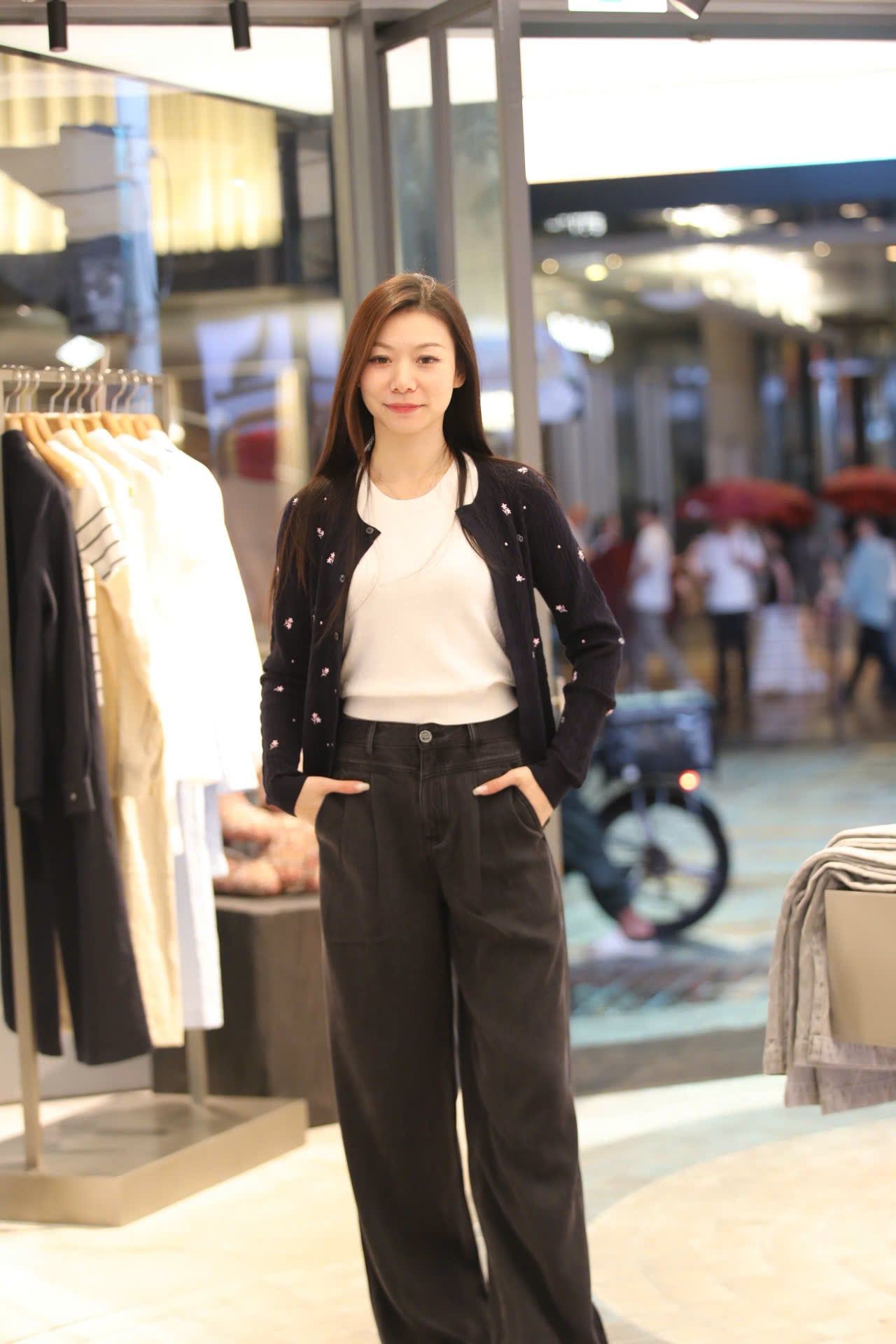  Áo CDG cổ tròn xanh Navy hoa nhí 