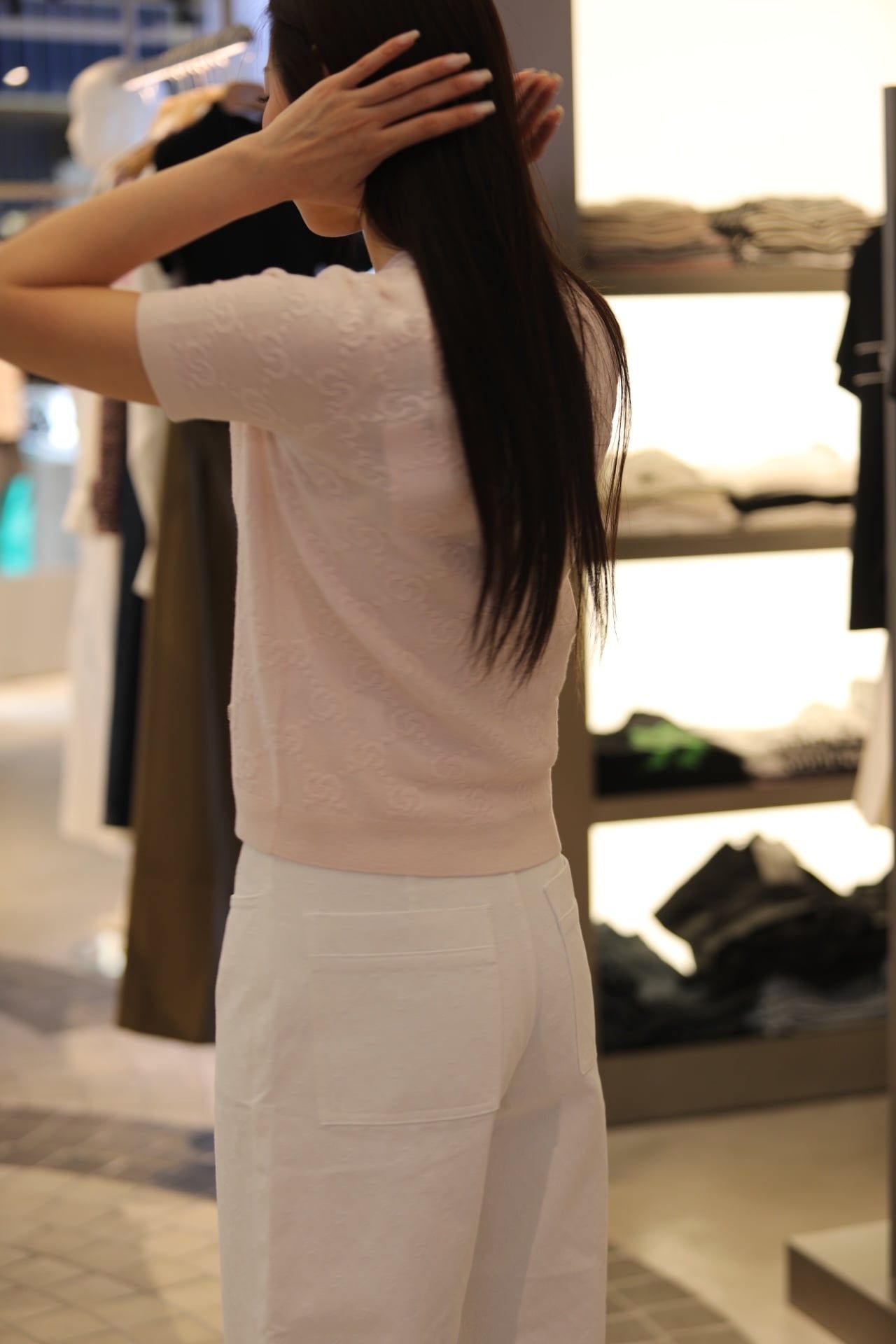  Áo ngắn tay Monogram, cổ tròn hồng pastel 