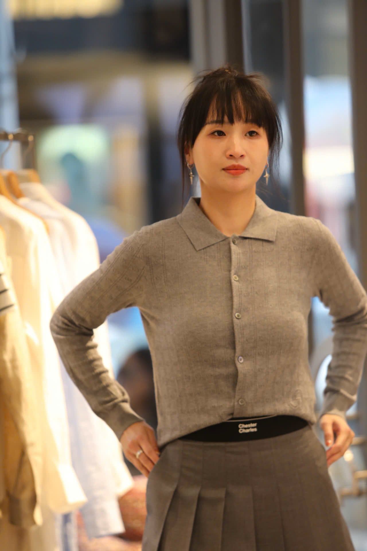  Áo len polo xám dài tay monogram 