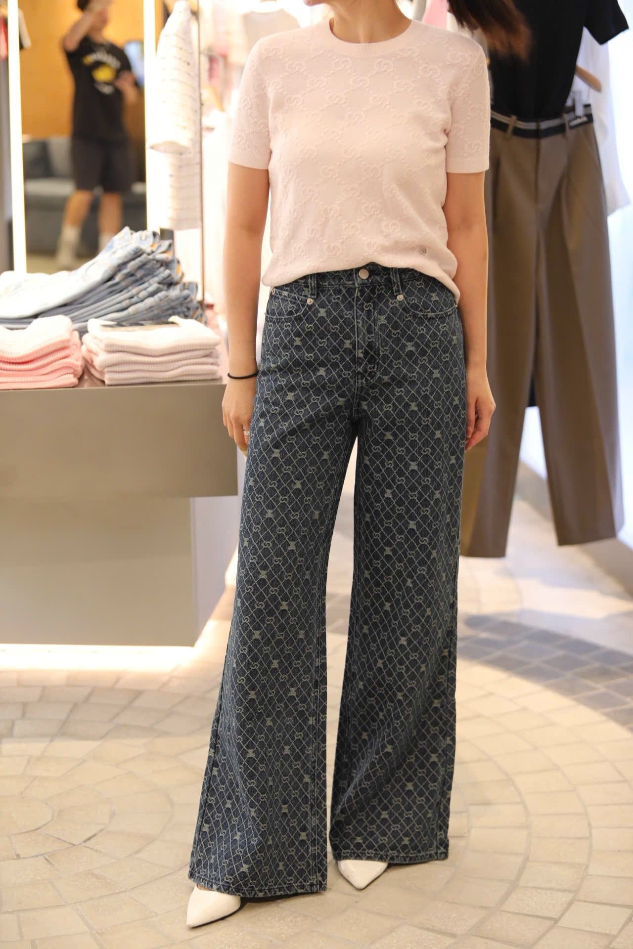  1.Quần jean xanh full logo gấu 