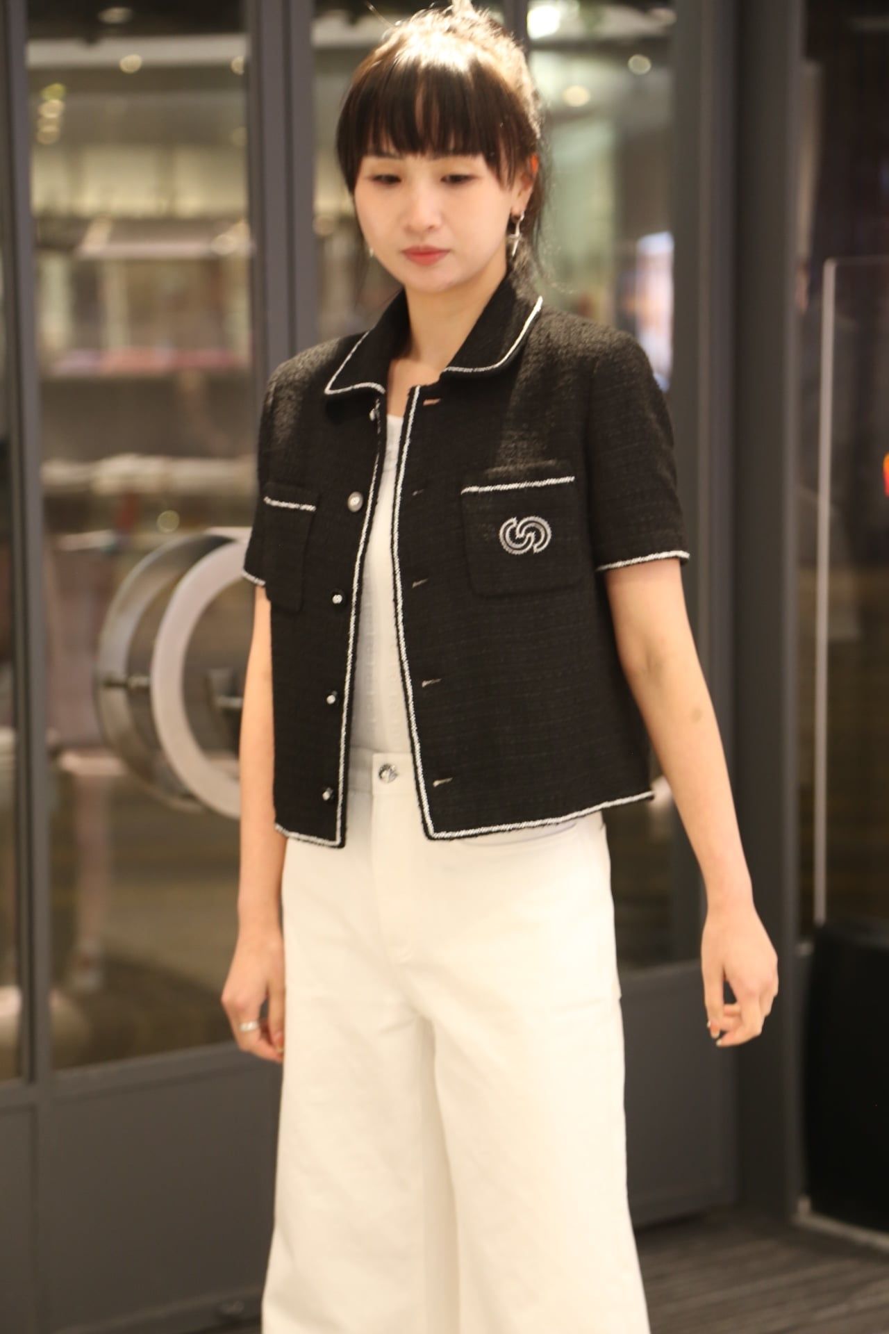  1.Áo tweed đen CDG viền trắng ngắn tay-logo túi ngực 