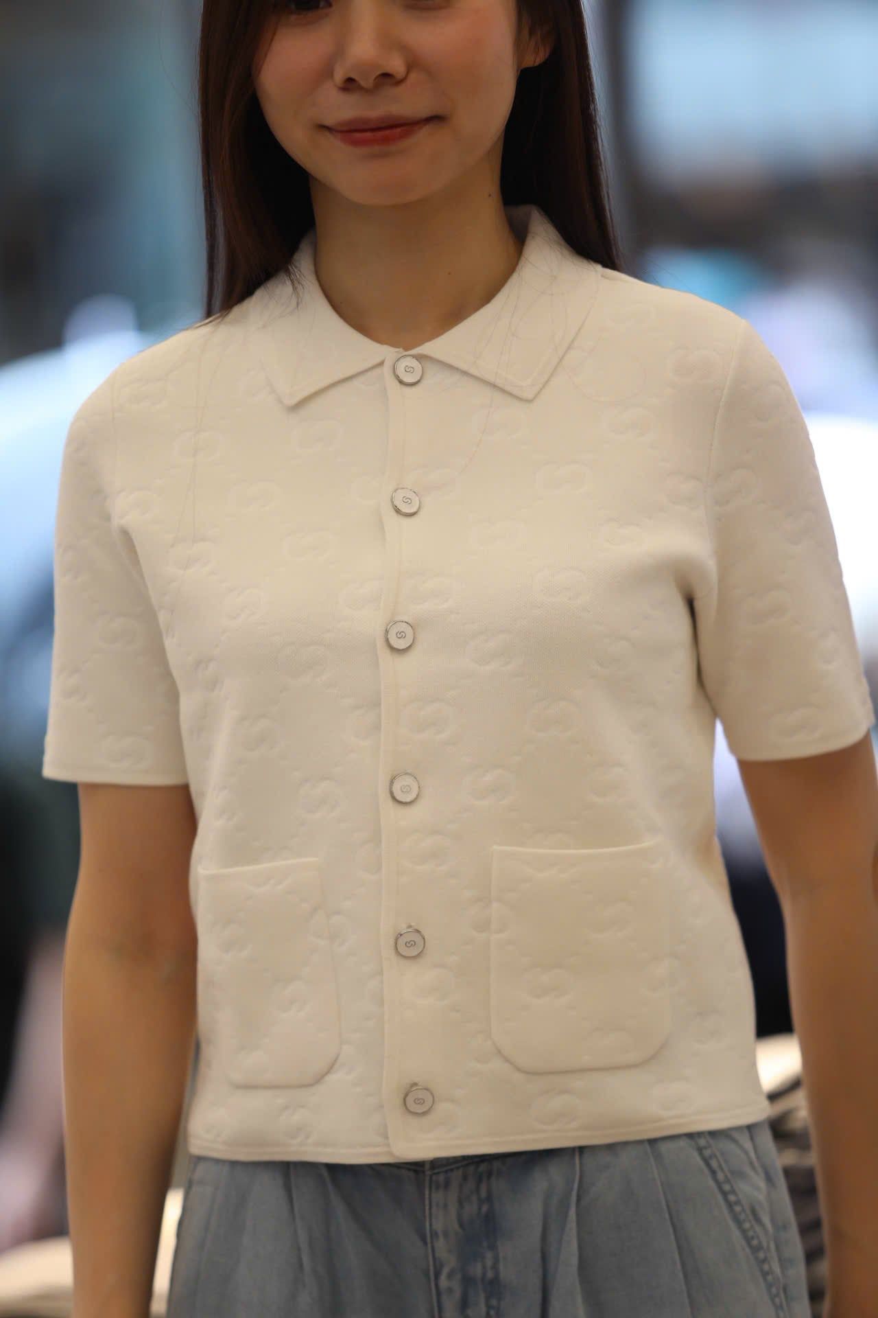  1.Áo CDG ngắn tay trắng Monogram, 2 túi trước 