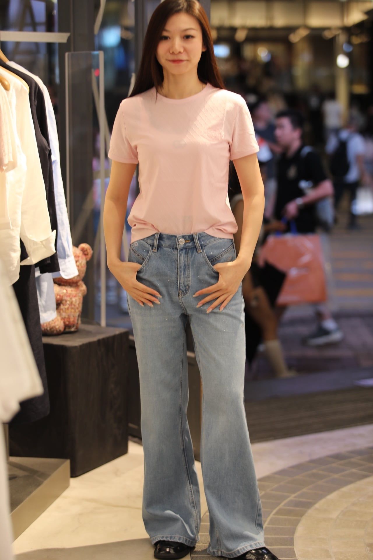  Jean xanh nhạt đính đá vẩy 
