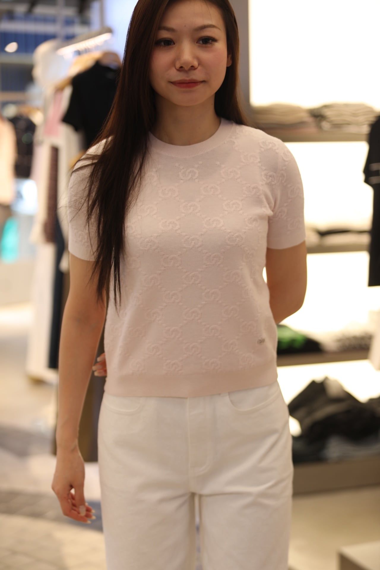  Áo ngắn tay Monogram, cổ tròn hồng pastel 