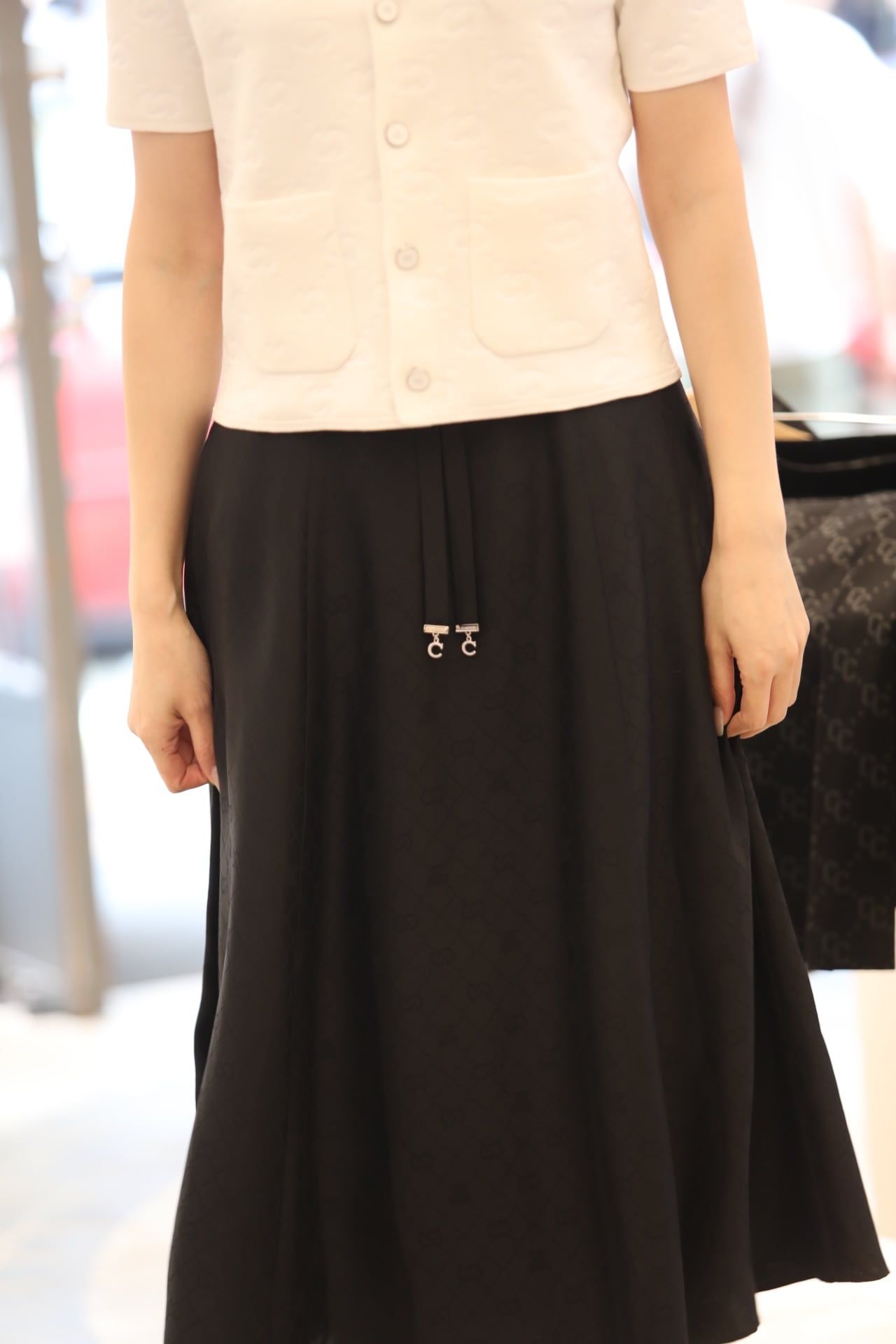  1.Áo CDG ngắn tay trắng Monogram, 2 túi trước 