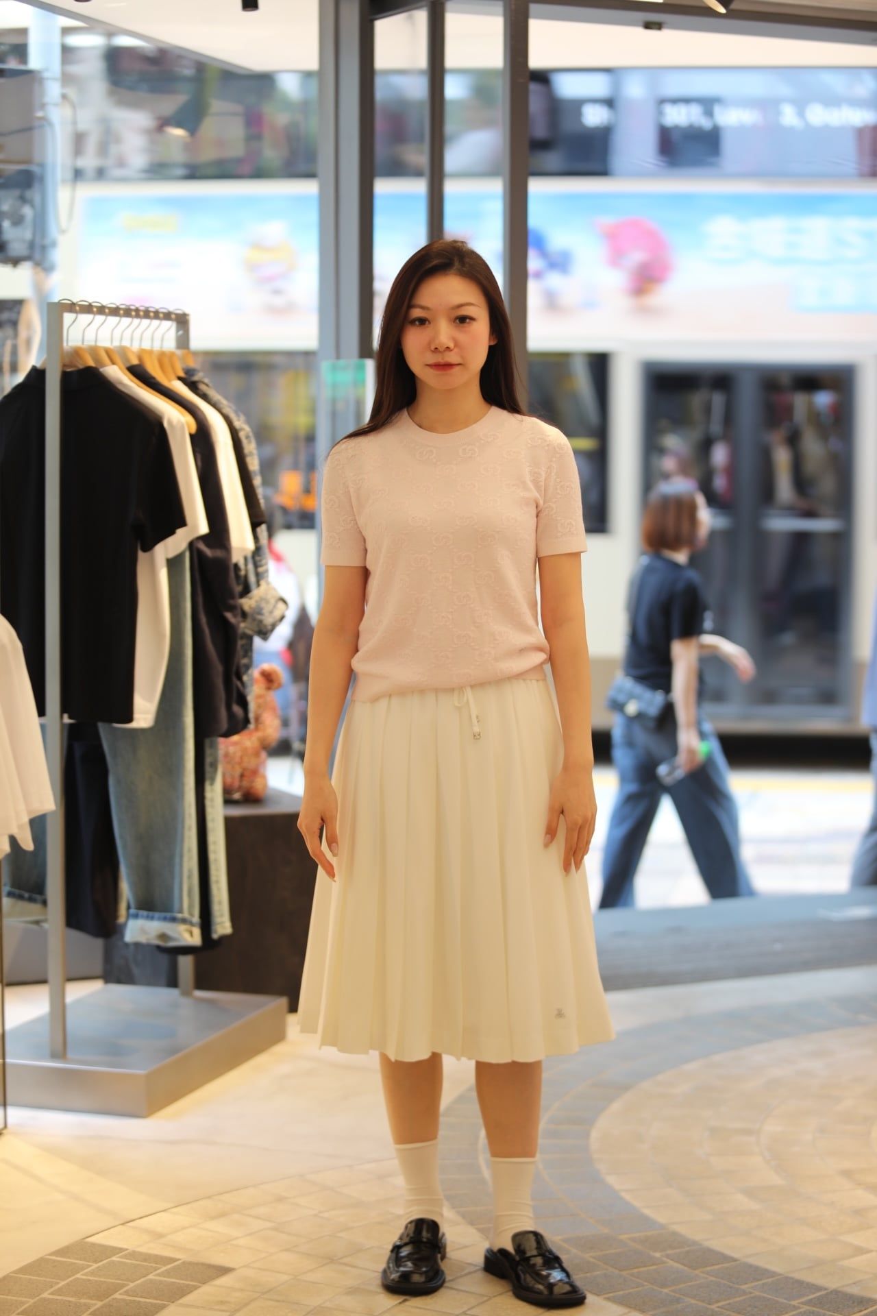 Áo ngắn tay Monogram, cổ tròn hồng pastel 