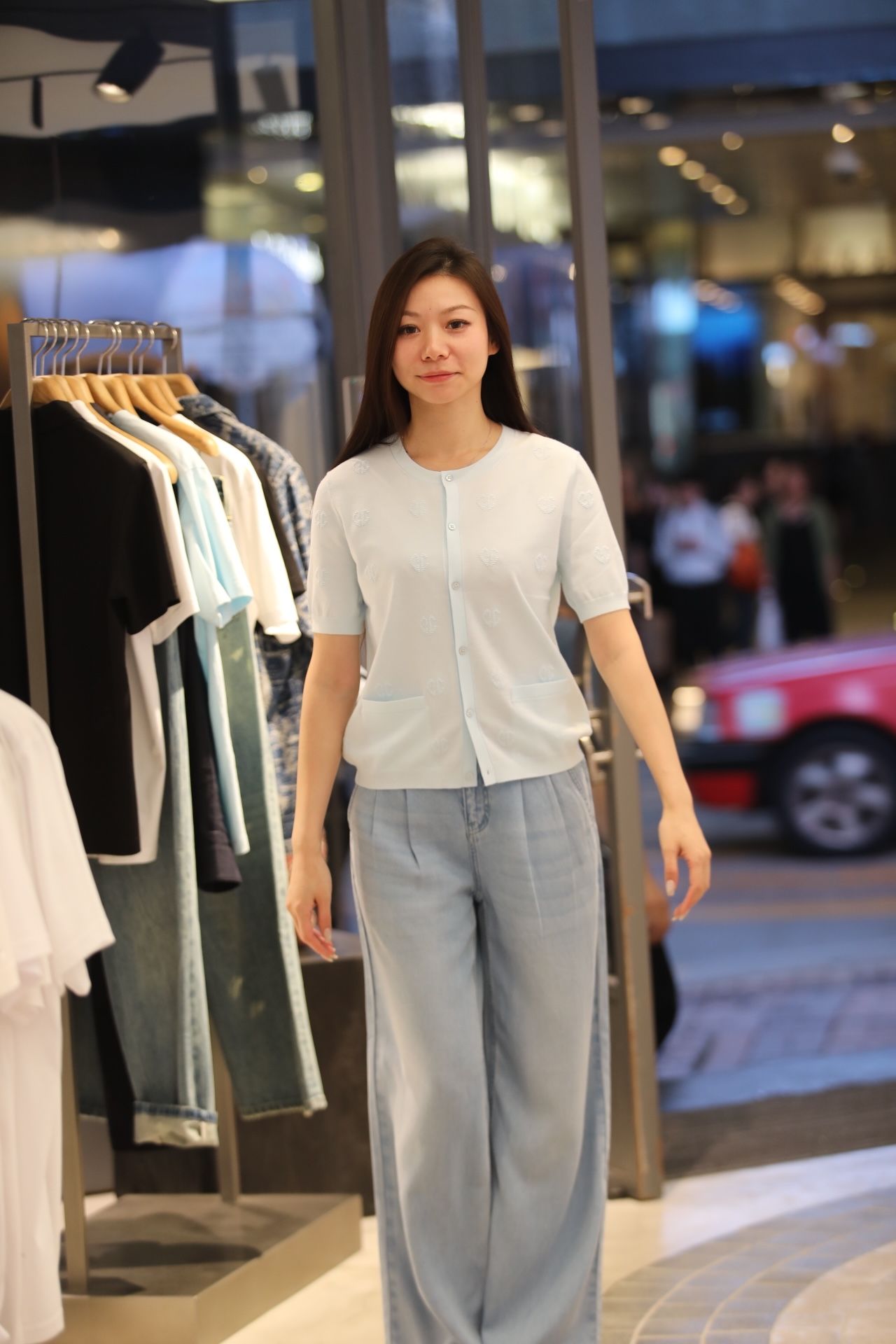  Quần jean giấy xanh logo tròn túi sau 