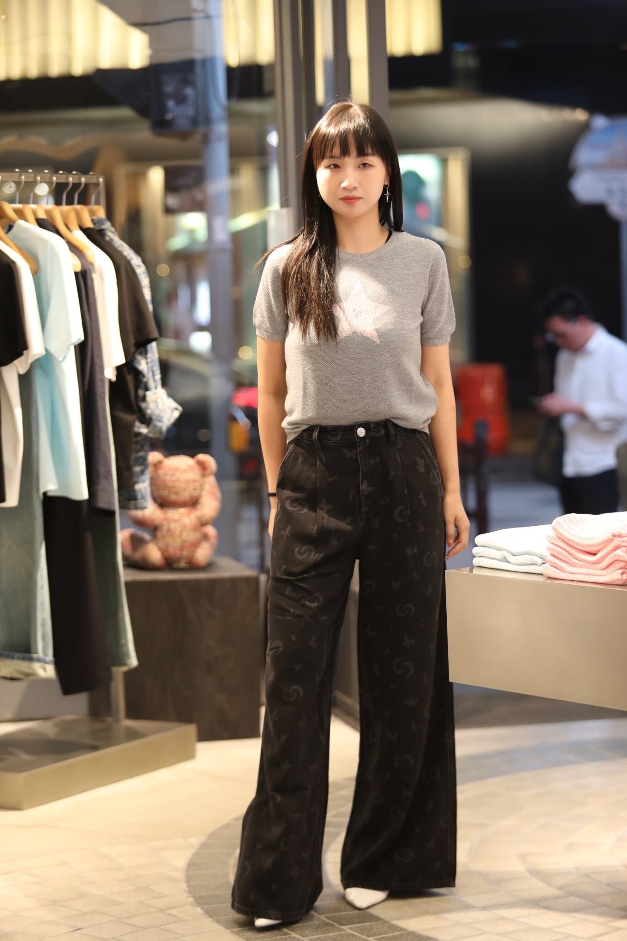  1.Quần jean Giấy đen - hoạ tiết 