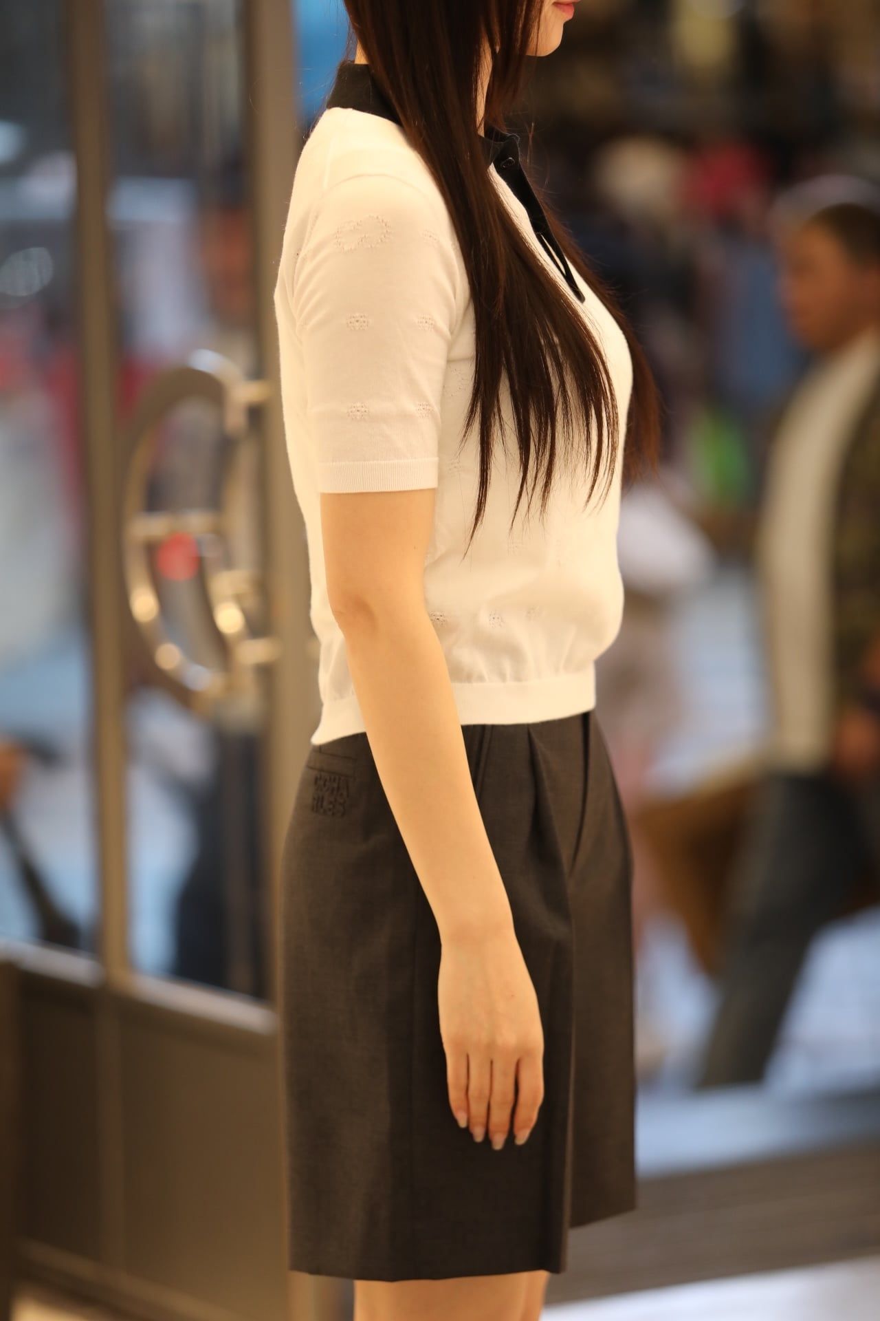  Áo Polo Trắng ngắn tay, cổ đen , Logo chữ ngực 